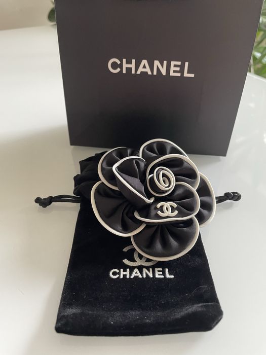 Piekna ozdoba do włosów Chanel