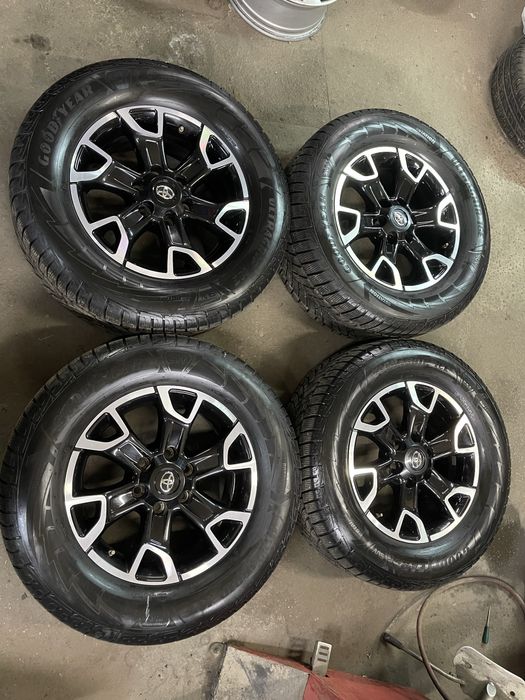 Продам комплект дисків Toyota R18 6x139.7