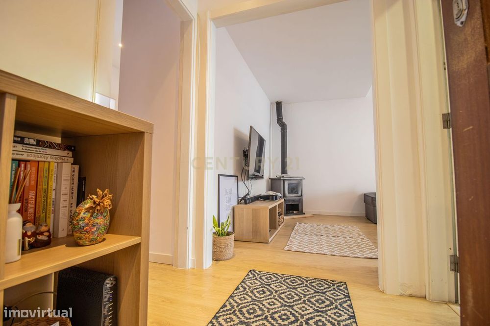 T2 com Terraço de 37m² em Coimbra, Localização Premium — Santo António dos Olivais, Coimbra
