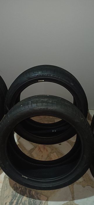 3 pares de pneus com piso