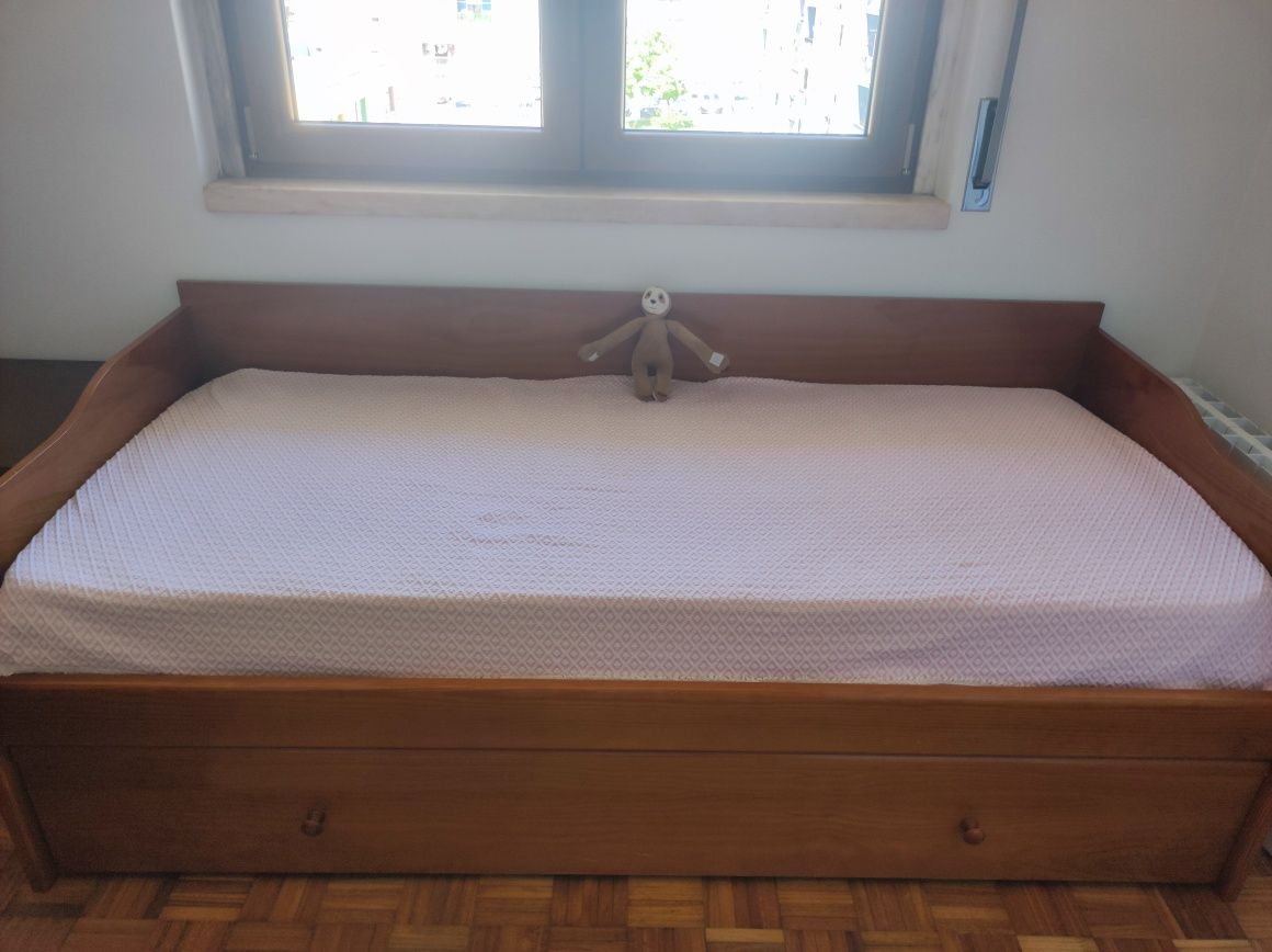 Cama individual com gavetão