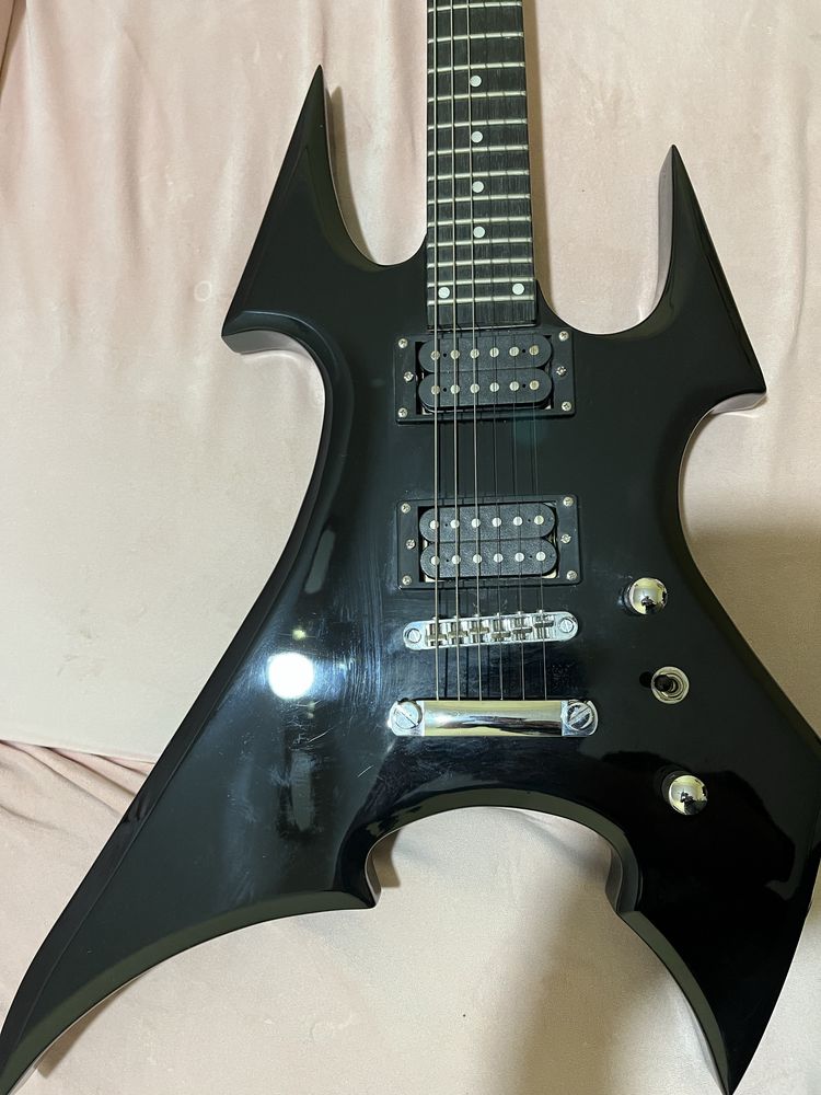 Guitarra Harley Benton BS-20BK com saco de transporte
