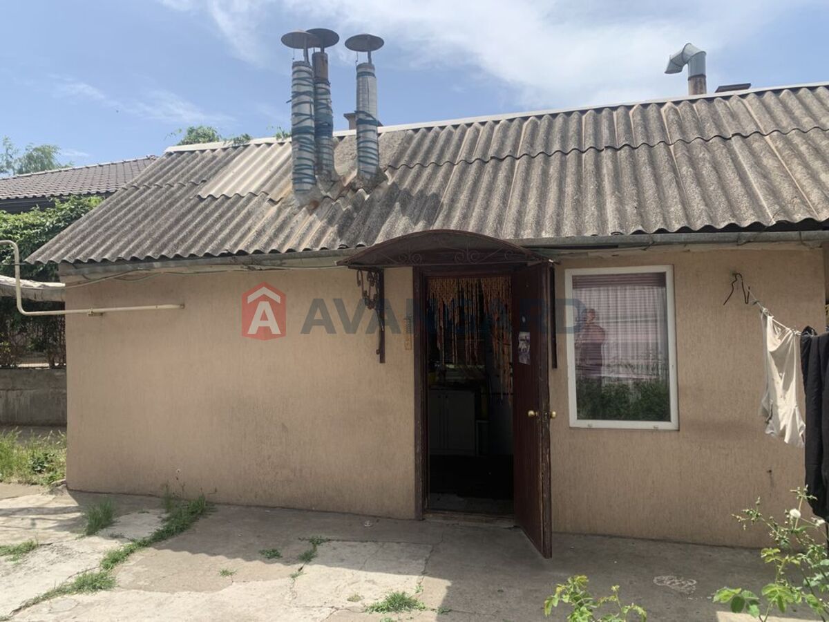 Продам частину будинку.