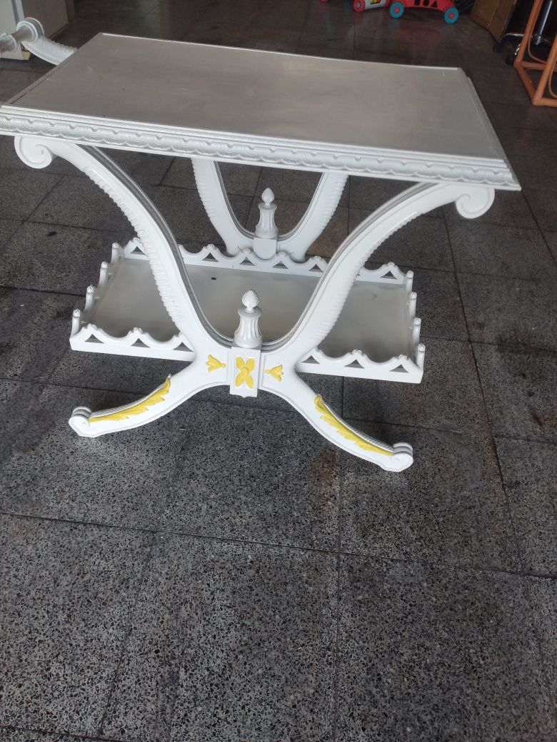 Mesa branca decorativa