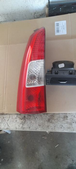 VOLVO V70   lampa lewa tylna górna