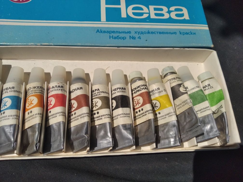 Продам художественные акварельные краски.