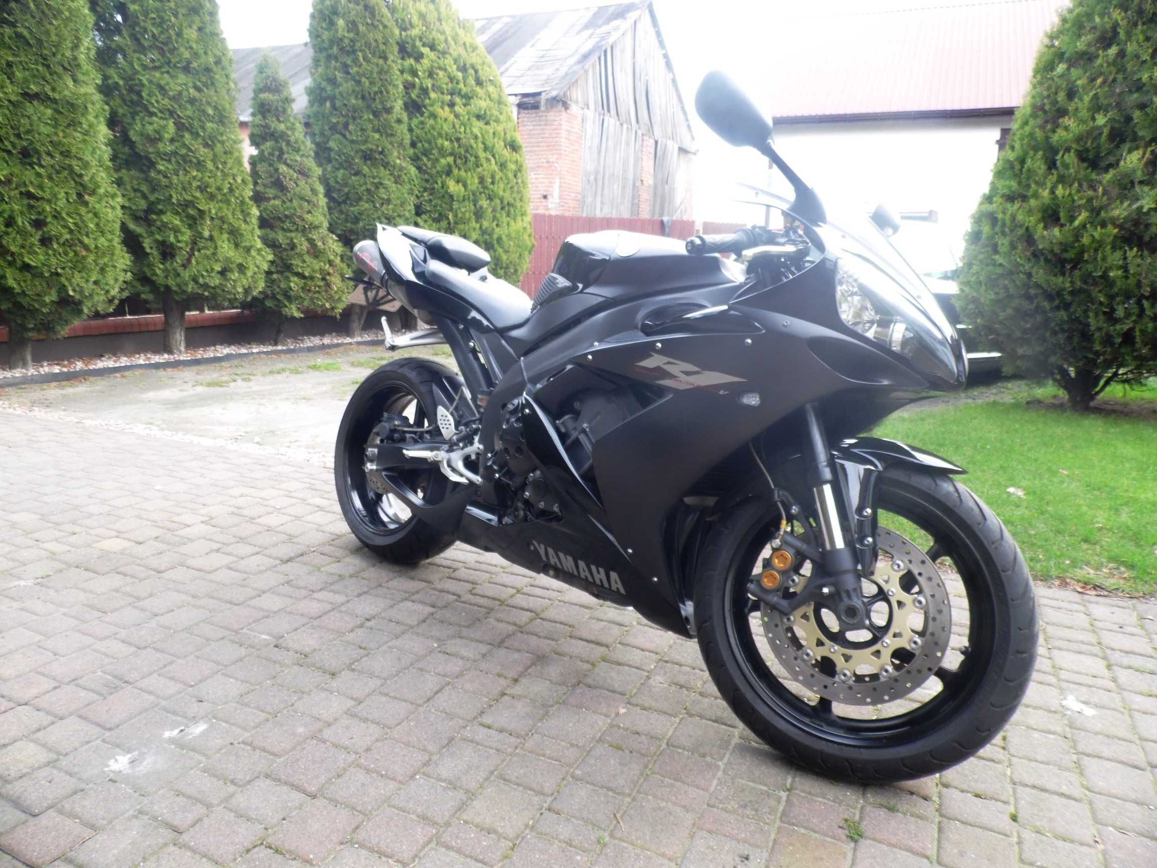 Yamaha R1 RN12 Black Edition