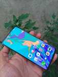 Huawei P30 versão 6GB/128GB,estalado num canto/aceito troca ou retoma