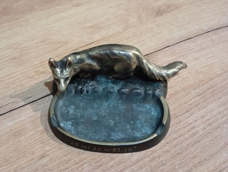 Mosiężna popielniczka z lisem