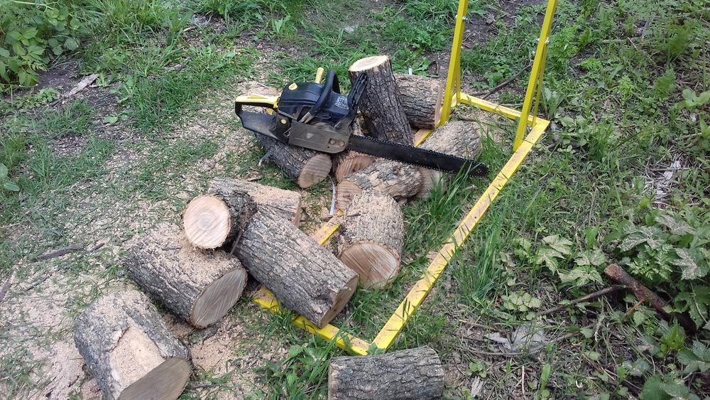 Стенд для різки дров. Козел для дров. Тримач для різання колод. Дрова