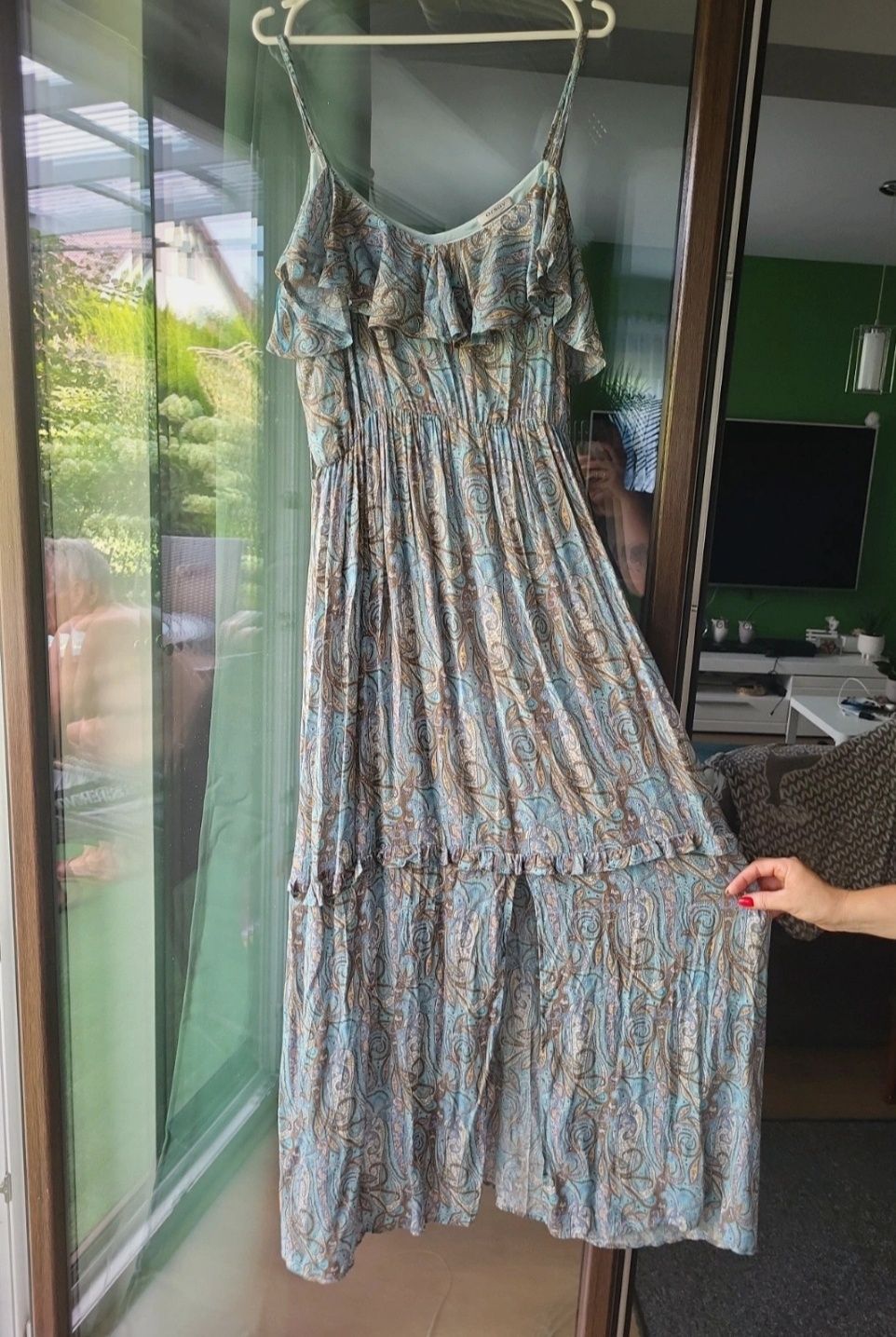 Piękna długa sukienka z rozcięciem