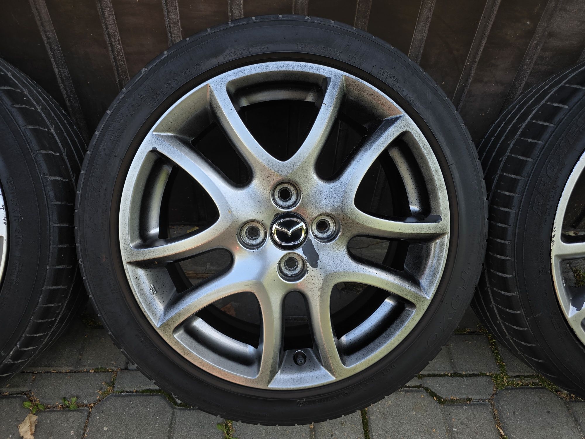 Felgi z oponami 195/45R16 Mazda 2 4x100 MX-5 Toyota Yaris Suzuki Swift