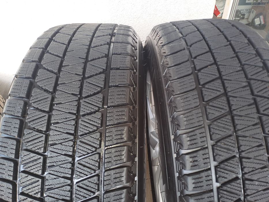 Шини Bridgestone Blizzak DM-V3 235 60 R18