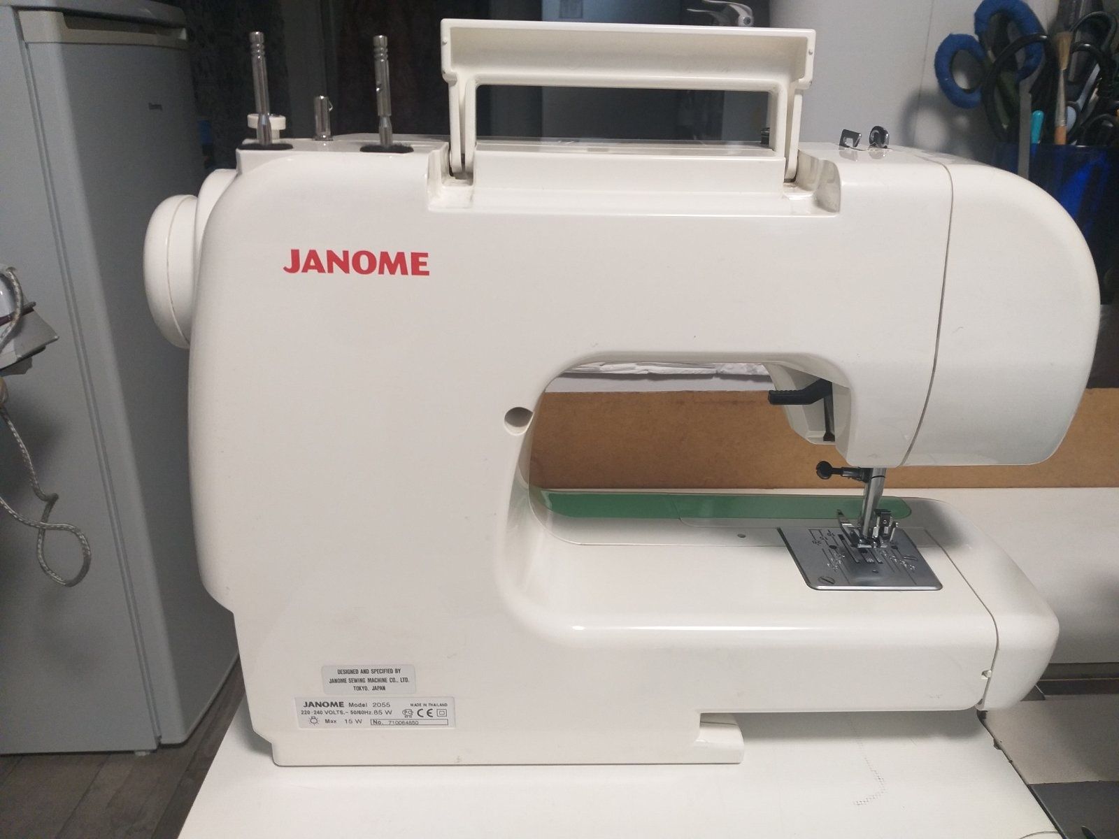 Продаю побутову швейну машинку Janome