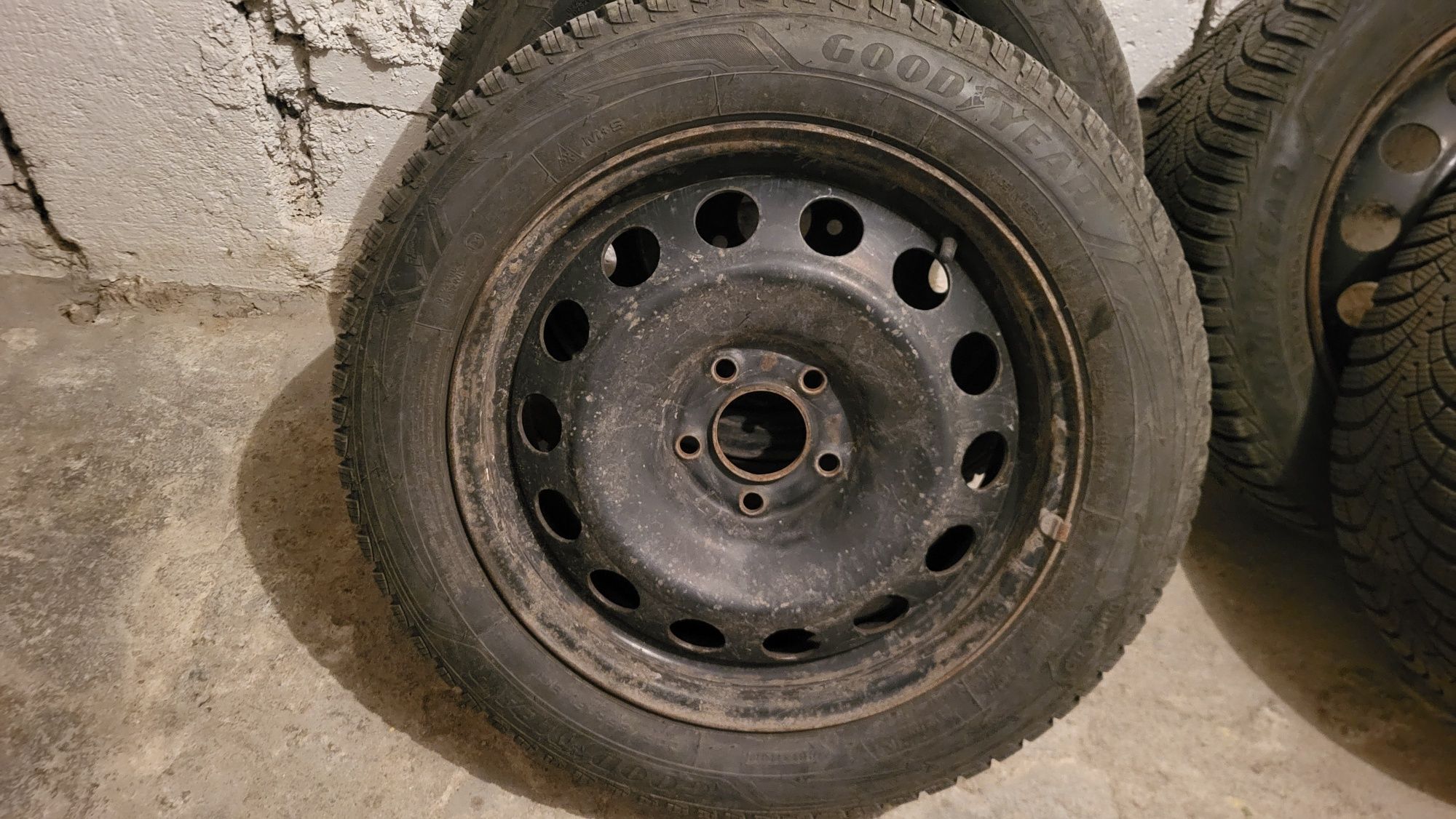 Koła stalowe opony zimowe 205/55/16  5 x 108