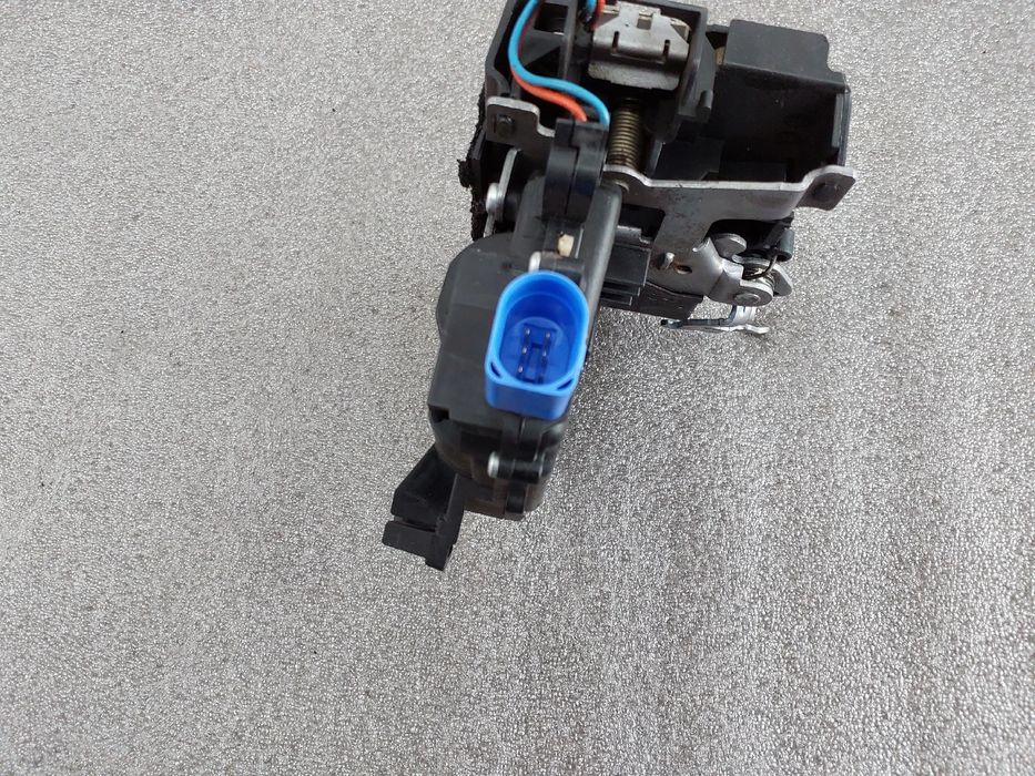 Fechadura / fecho porta trás direito SKODA Fabia II Break (545, 5J)