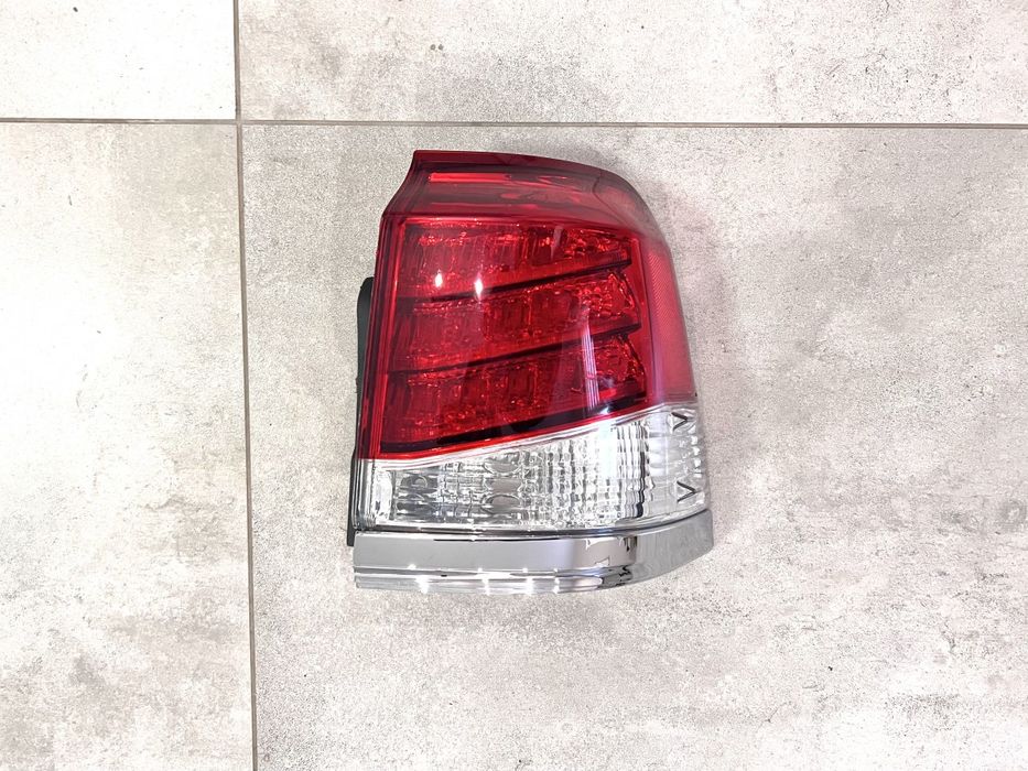 Зовнішній правий ліхтар Lexus LX 570 рестайлінг 2012+