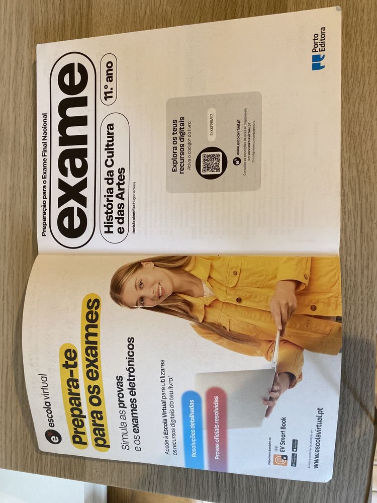 Livro de preparação para exame HCA 11° ano
