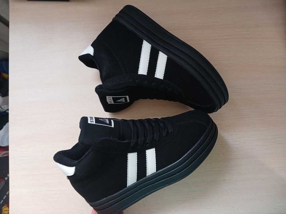 Вау!Крутезні кросівки/хайтопи.Натуральна замша чи шкіра!Зима!