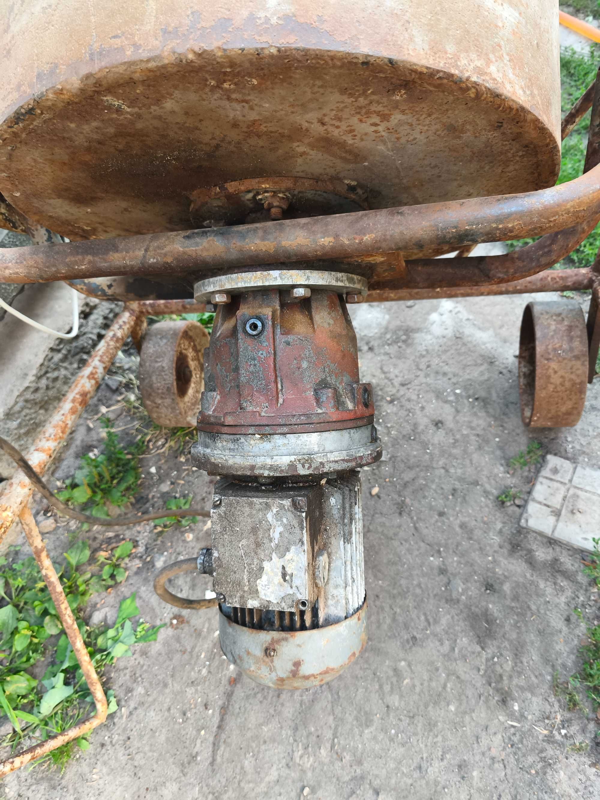 Продам бетонозмішувач