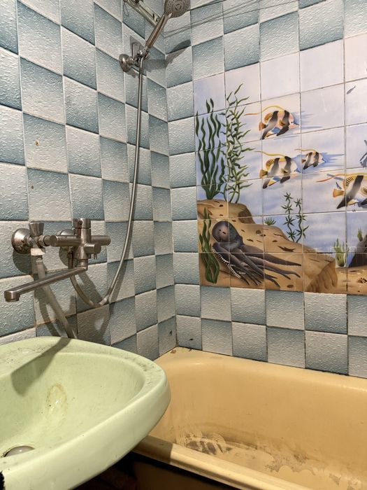 Продам 3 ком. 4 мкрн. Левый берег