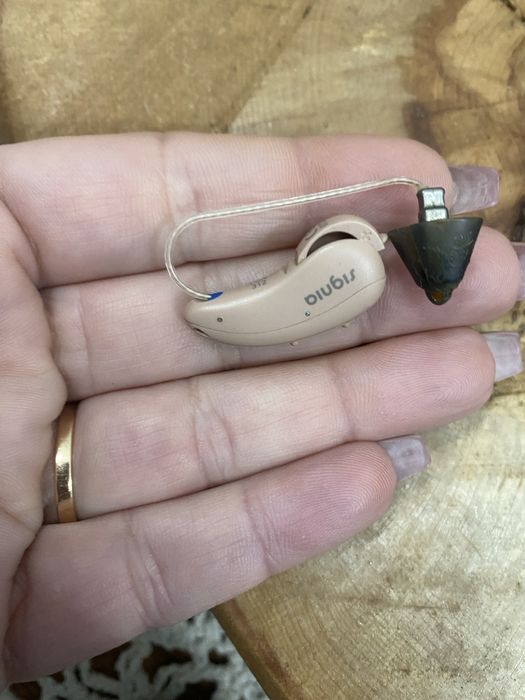 Aparat słuchowy Amplifon – komplet, stan bardzo dobry!
