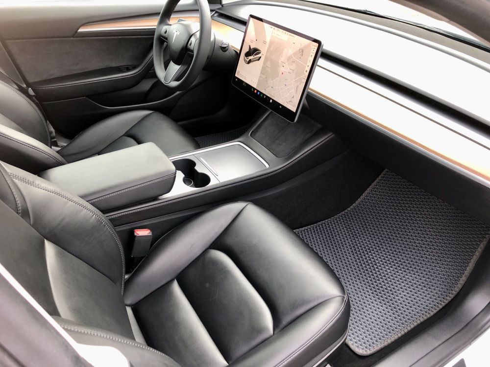 Tesla Model 3 (2023)