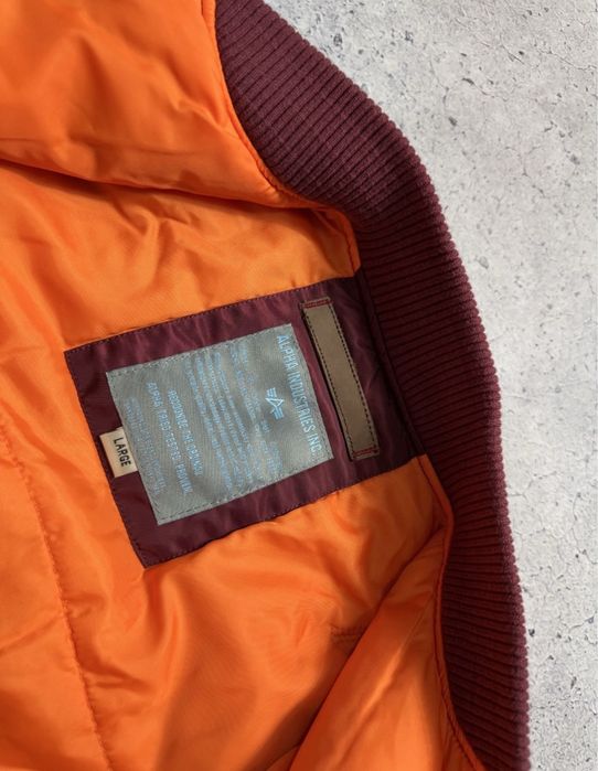 Бордовый бомбер Alpha Industries