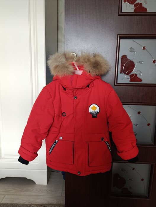 Зимова куртка на хлопчика на 3-4 роки