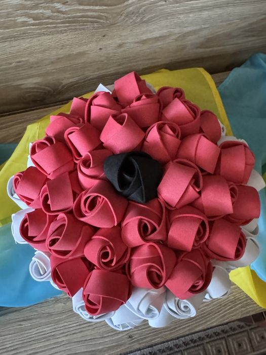 Букет з фоамірану 64 квітки