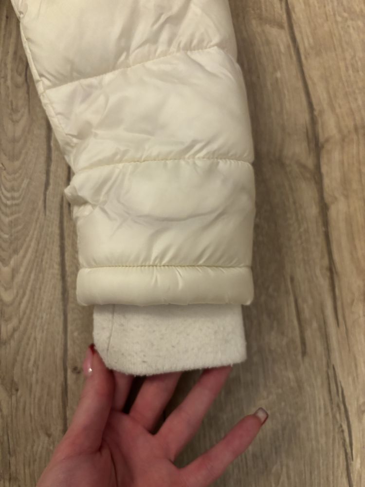 Kurtka zimowa guess 16 lat pasuje na xs biała
