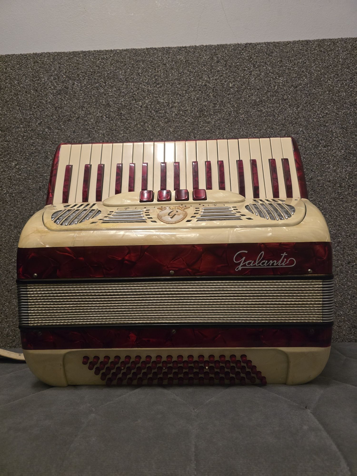 Akordeon Galanti 80 basów super stan