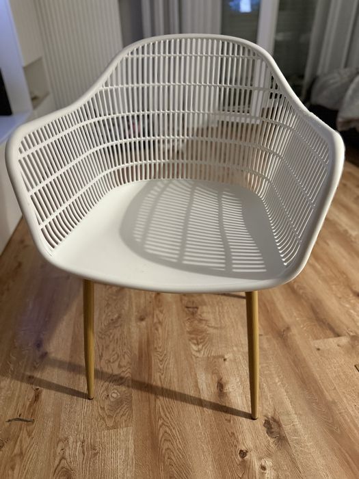 Ażurowe białe krzesło, boho, styl skandynawski