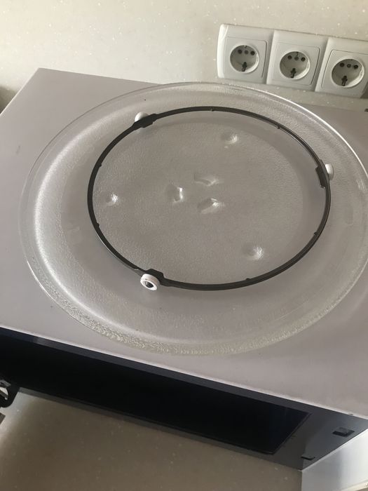 мікрохвильова піч +гриль Samsung