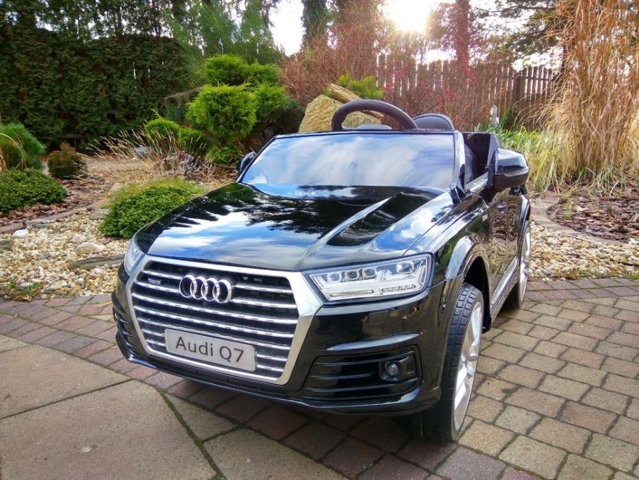 Auto na akumulator AUDI Q7 LAKIEROWANY ekoskóra z logo Audi/2X45W