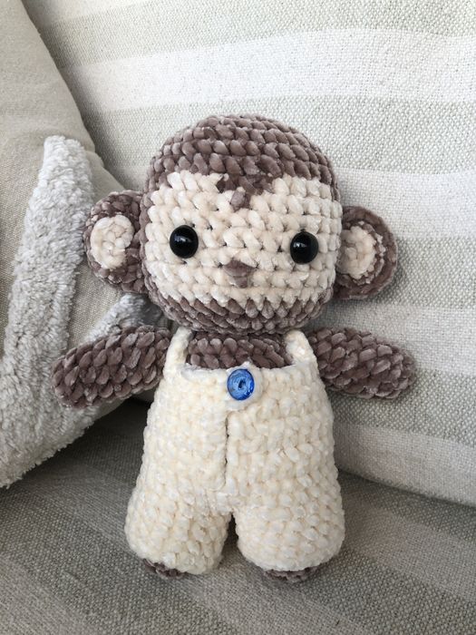 Szydelkowana pluszowa małpka