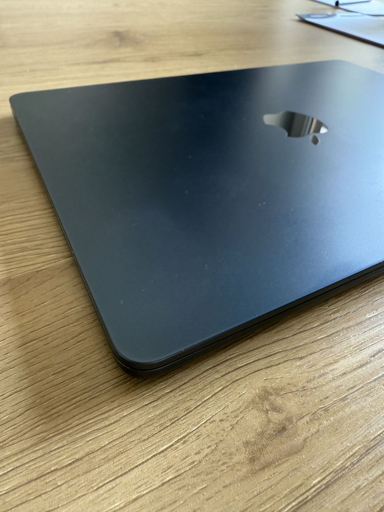 Idealny Apple Macbook Air 13 A2681