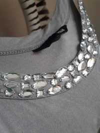 Szara srebrna krótka sukienka H&M, r. S/M z ozdobnym dekoltem