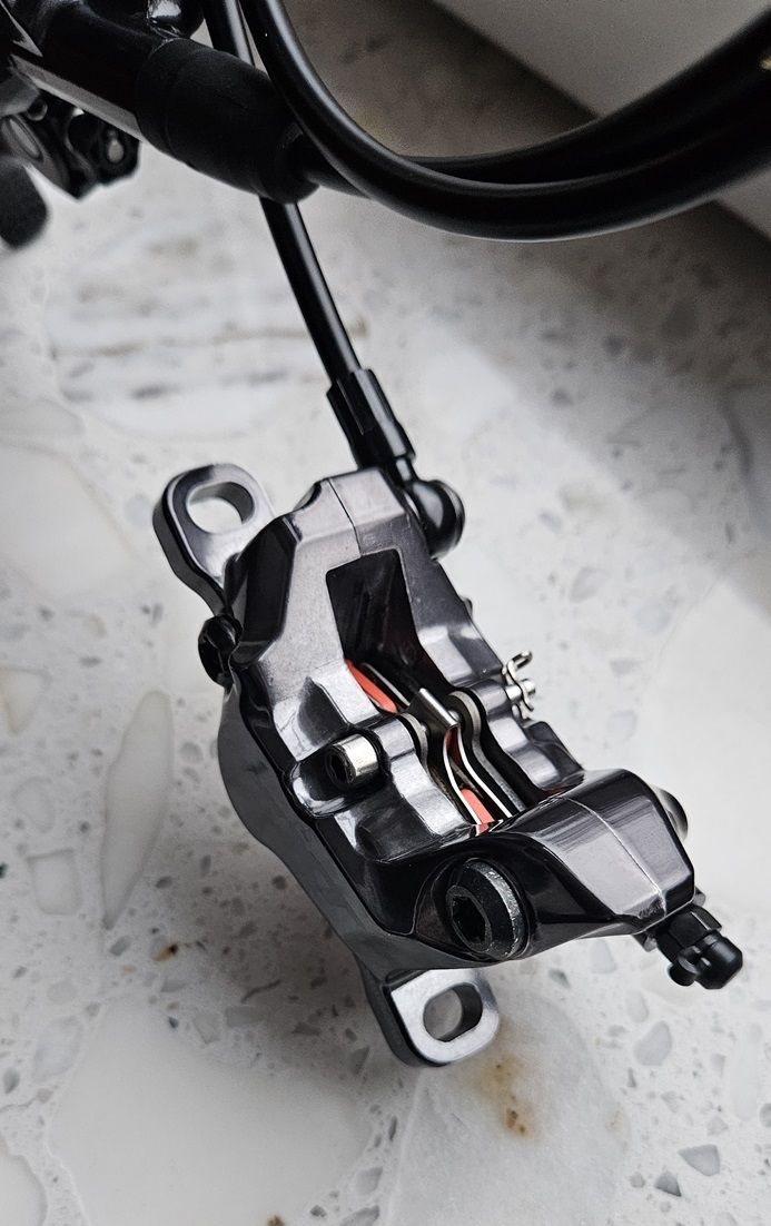 Hamulec tarczowy hydrauliczny Shimano Deore XT M8120 przód OEM