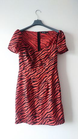 Nasty Gal czerwona sukienka zebra bufki dekolt zamek krotka
