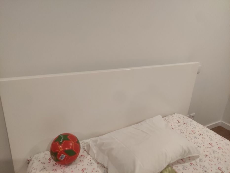Cama IKEA - modelo Malm