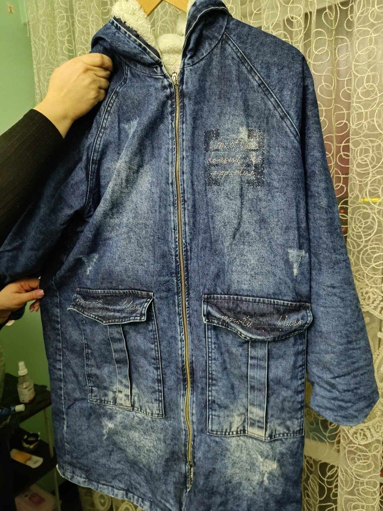 Продам джинсовую зимнюю куртку состояние 8 из 10.