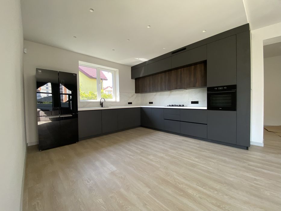 Стильний будинок з дизайнерським ремонтом 165 м2 на 5 сотках