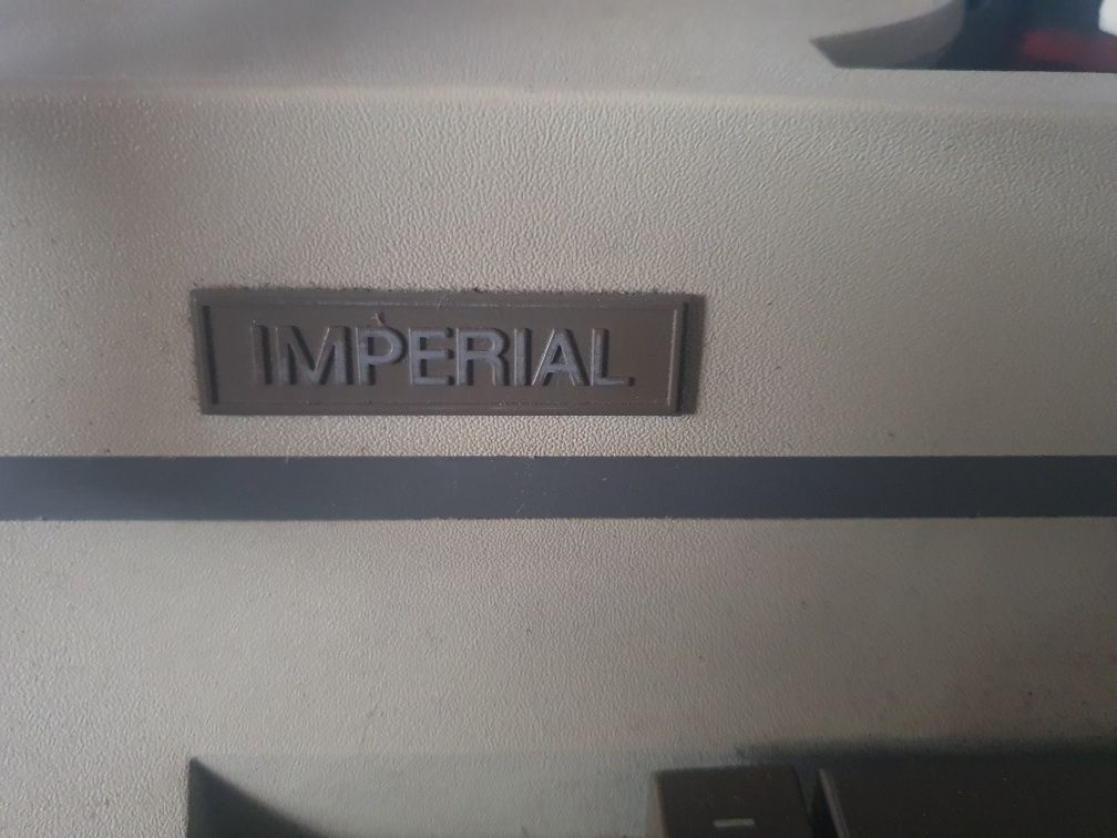 Máquina de escrever antiga Imperial