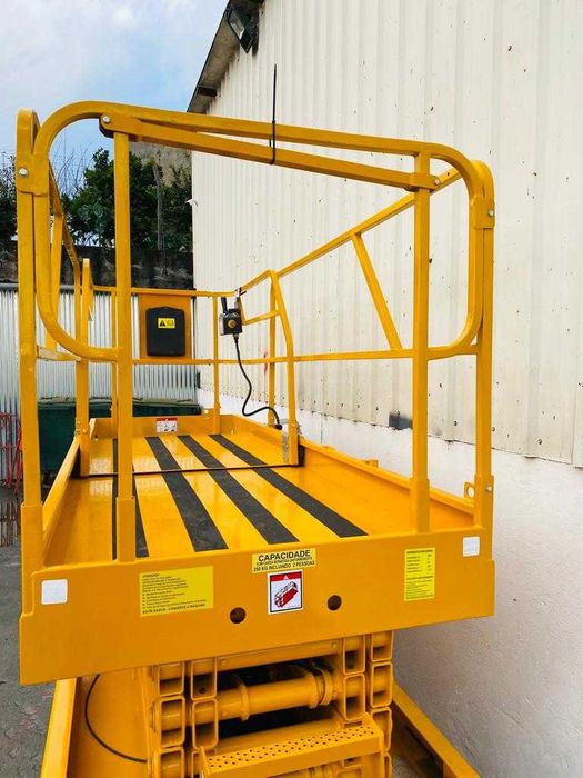 Plataforma Elevatoria Tesoura Eletrica Haulotte Compact 12 12 Metros