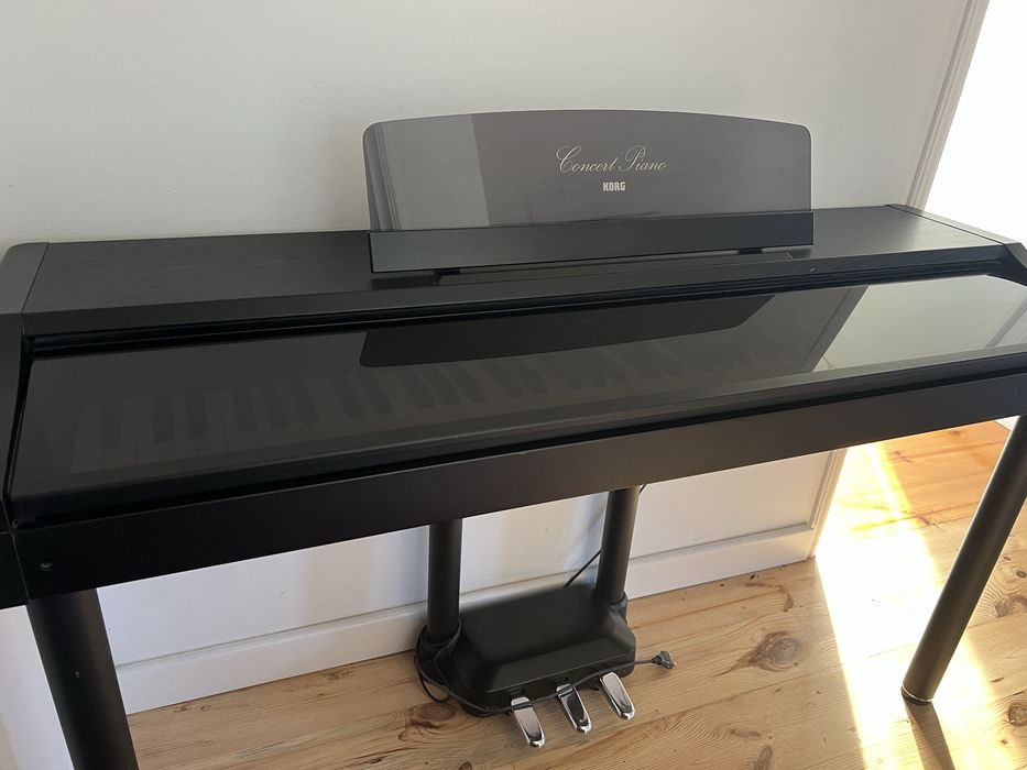 Pianinio Korg Concert C -35