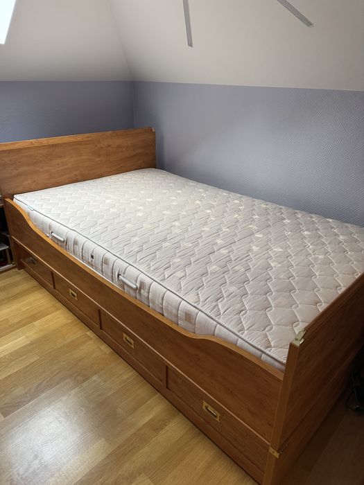 Łóżko z szufladą na pościel francuskiej firmy Gautier