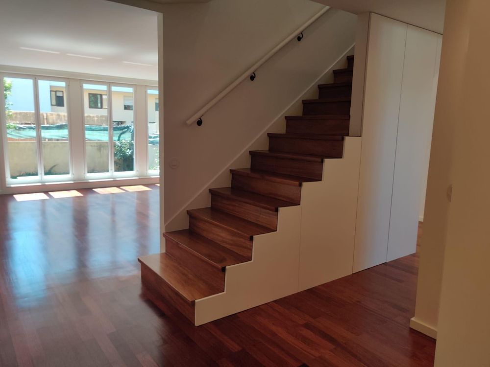 Moradia em banda T3 com Jardim e garagem Lar do Trabalhador