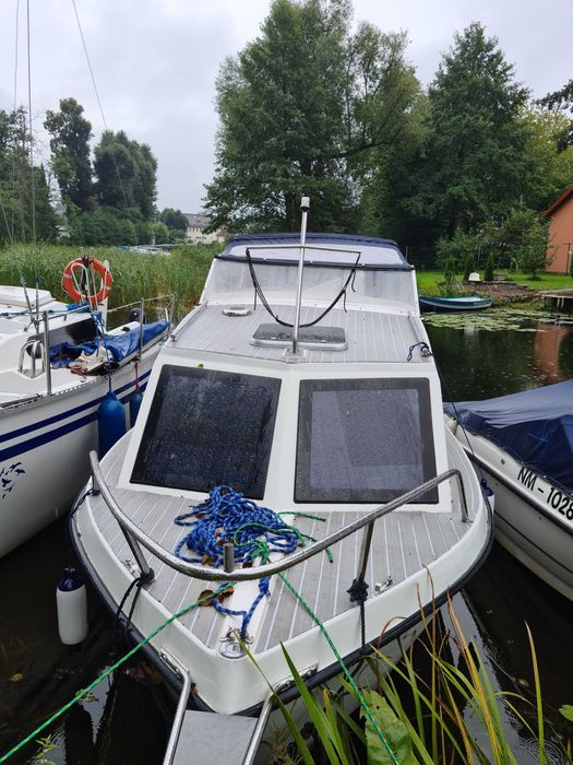 Łódź spacerowa z kabina, wyposażona. Silnik 60KM Yamaha