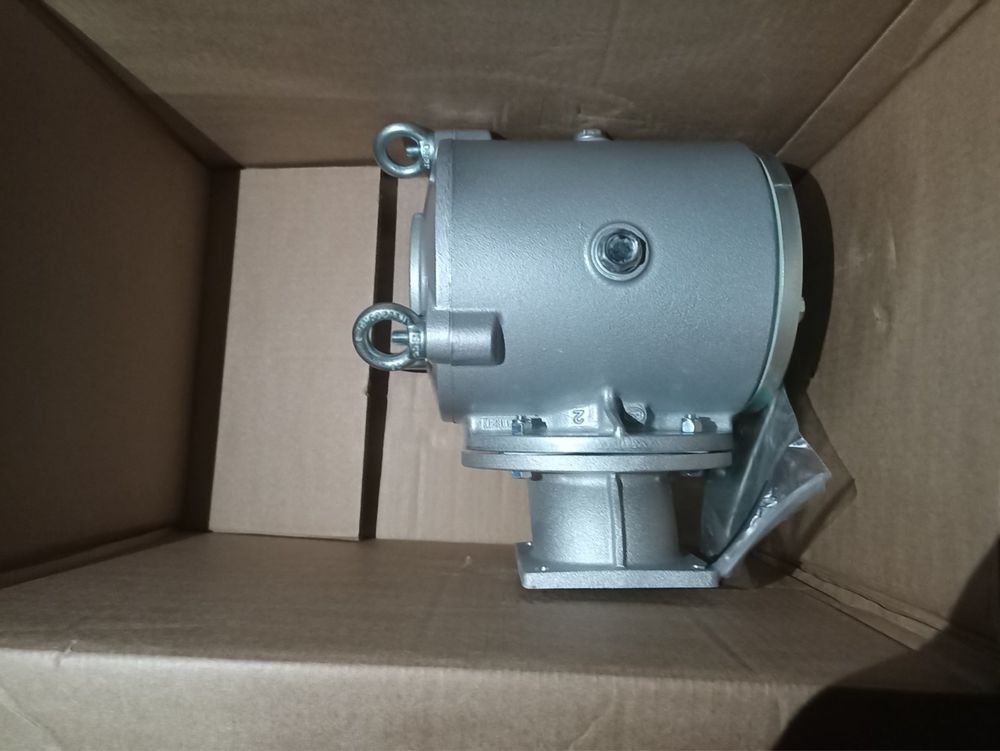 Вакуумний насос Jurop DL 150 роторный .